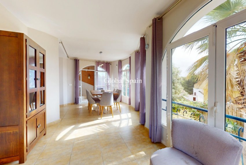 Odsprzedaż - WILLA  -
ORIHUELA COSTA - 