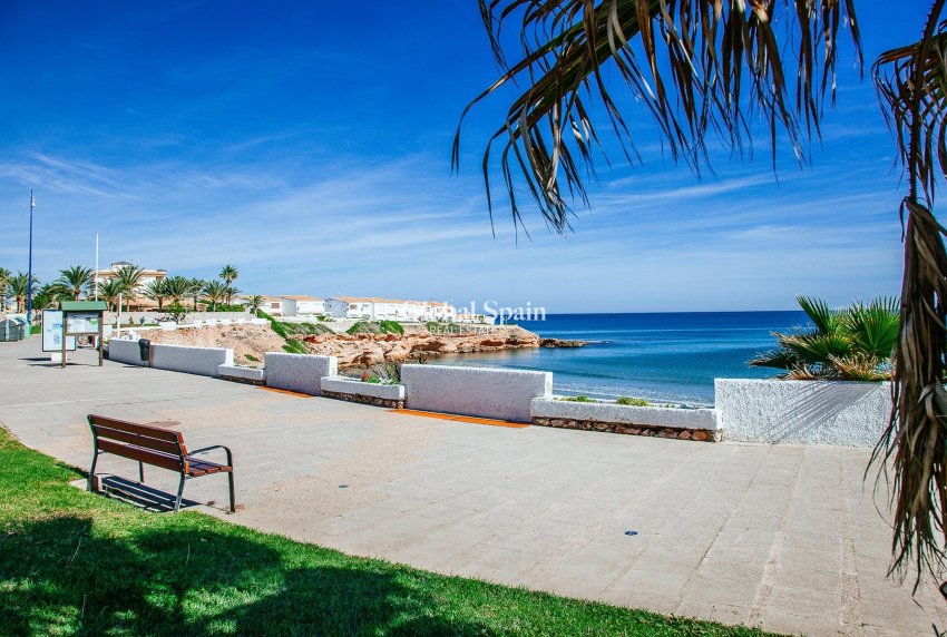 Odsprzedaż - WILLA  -
ORIHUELA COSTA - 