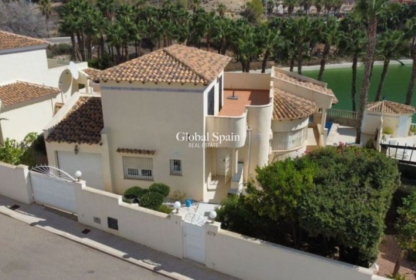 Odsprzedaż - WILLA  -
ORIHUELA COSTA - 