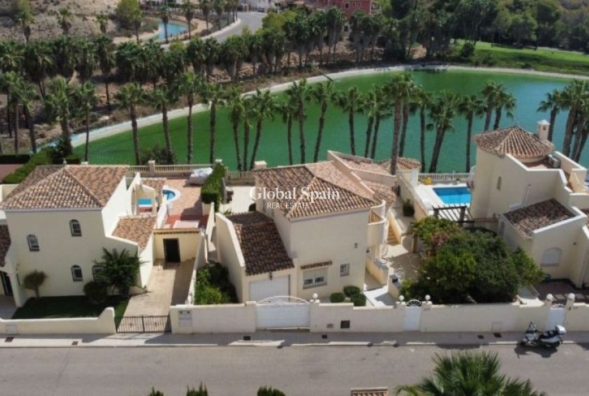 Odsprzedaż - WILLA  -
ORIHUELA COSTA - 