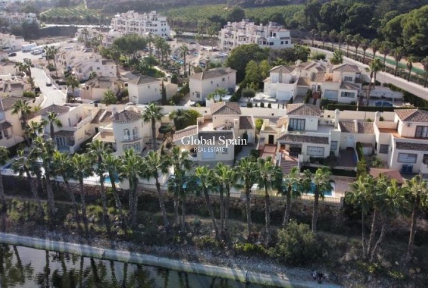 Odsprzedaż - WILLA  -
ORIHUELA COSTA - 