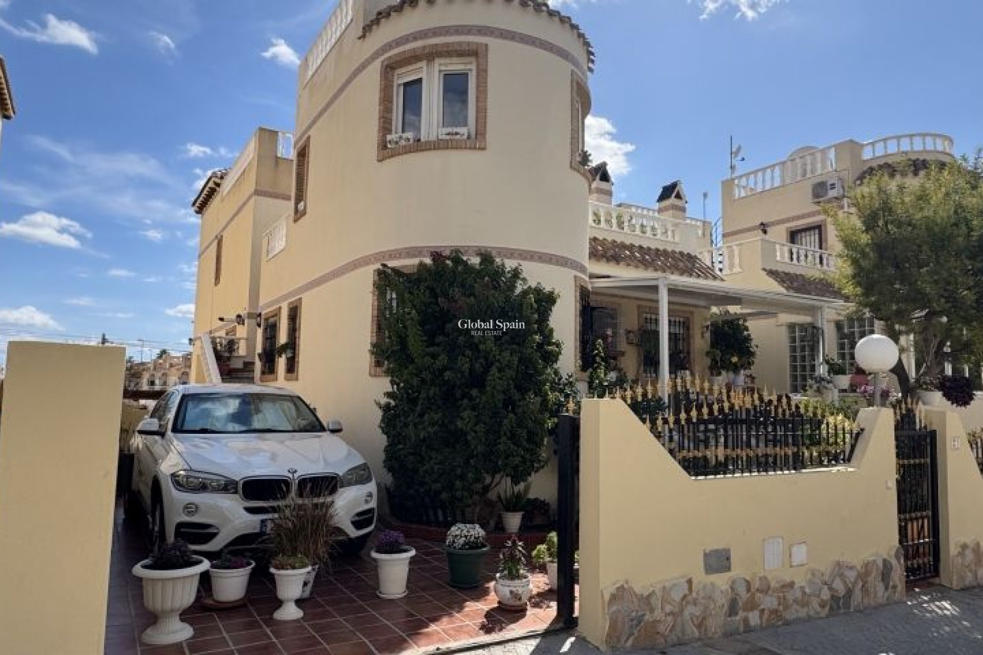 Odsprzedaż - WILLA  -
ORIHUELA COSTA - 
