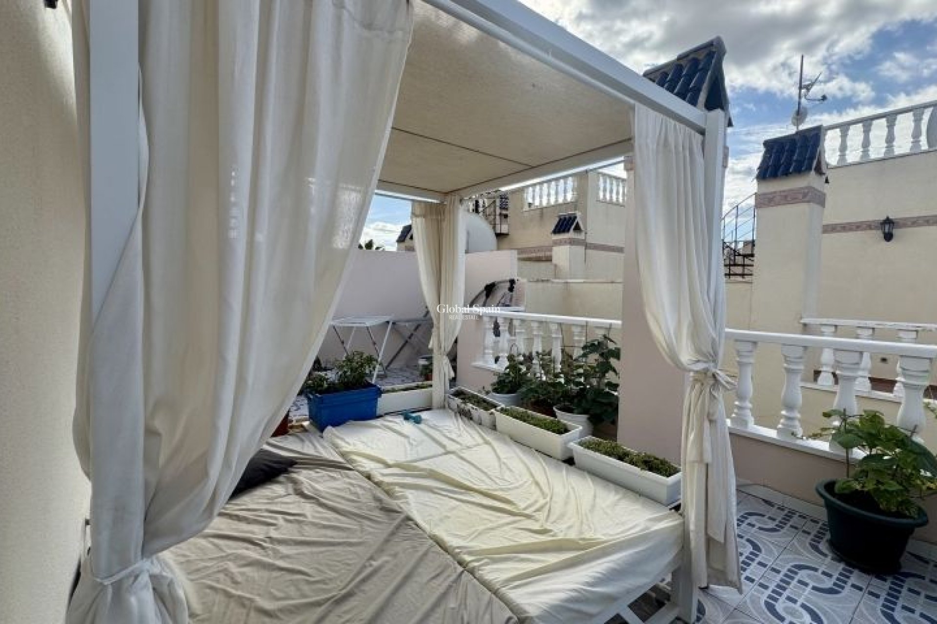 Odsprzedaż - WILLA  -
ORIHUELA COSTA - 