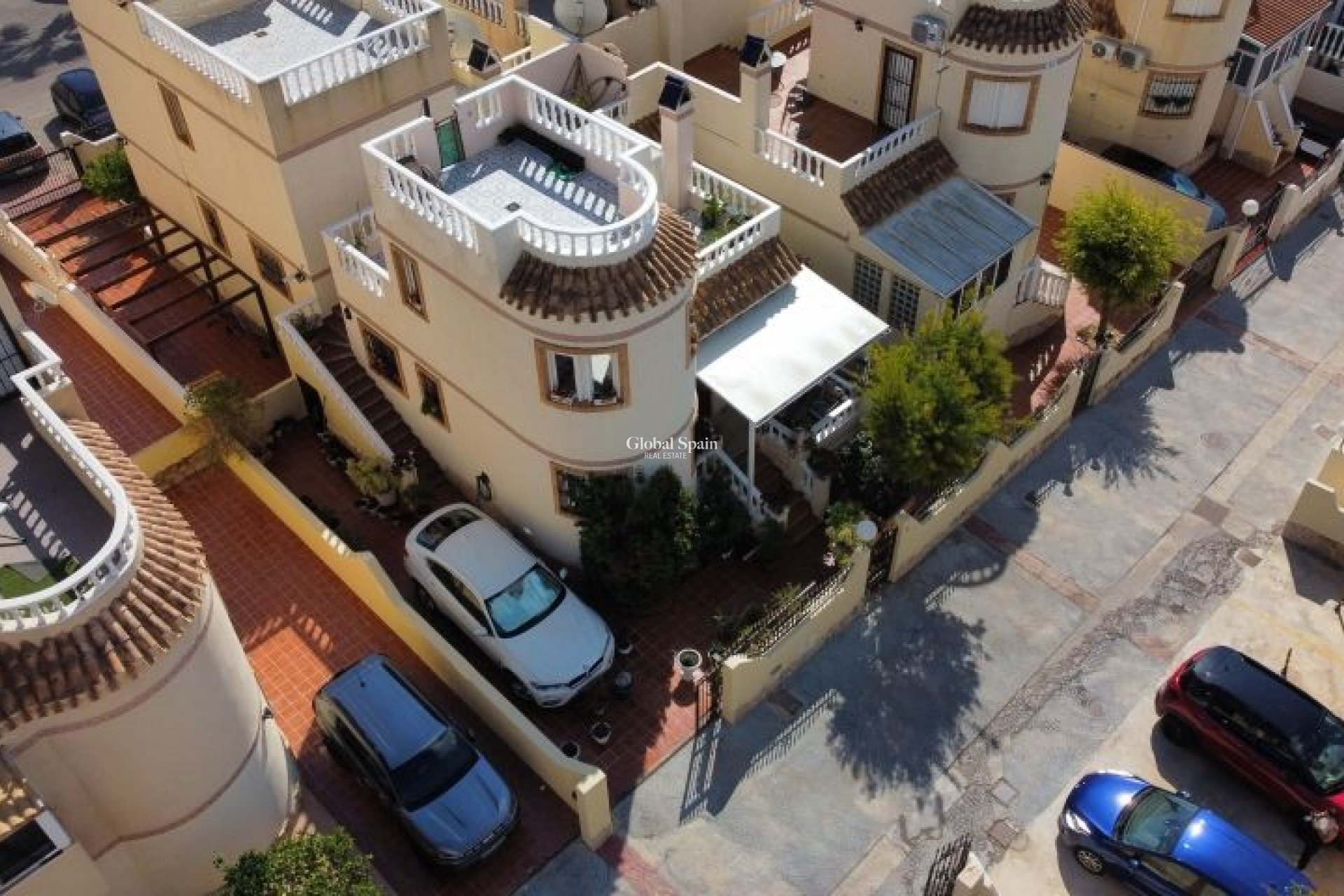 Odsprzedaż - WILLA  -
ORIHUELA COSTA - 
