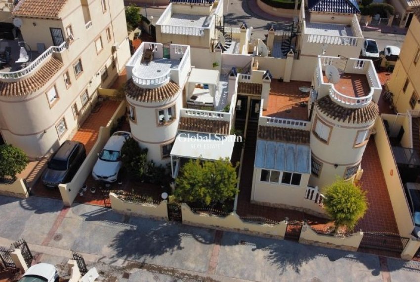 Odsprzedaż - WILLA  -
ORIHUELA COSTA - 