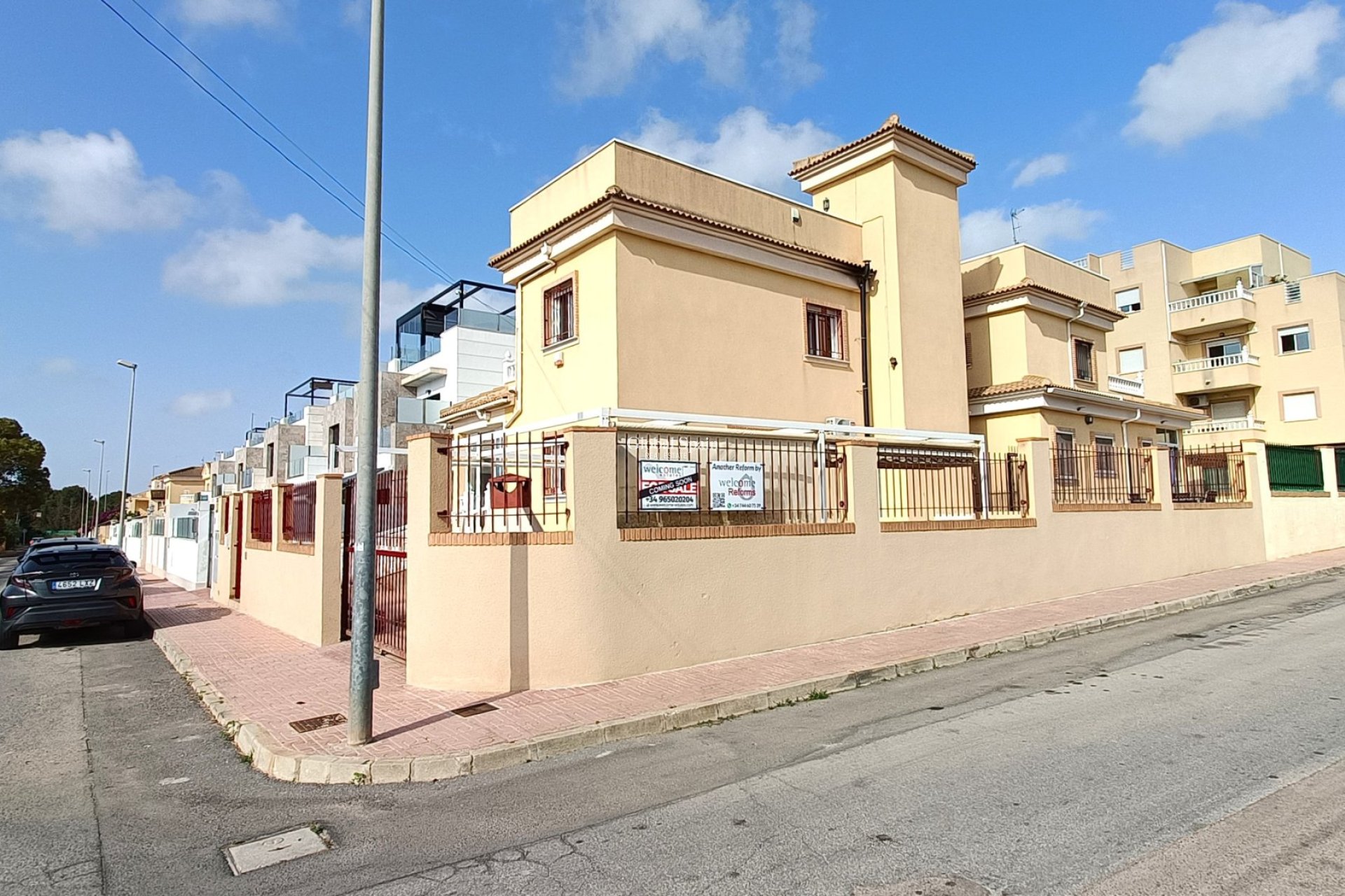 Odsprzedaż - WILLA  -
ORIHUELA COSTA - 
