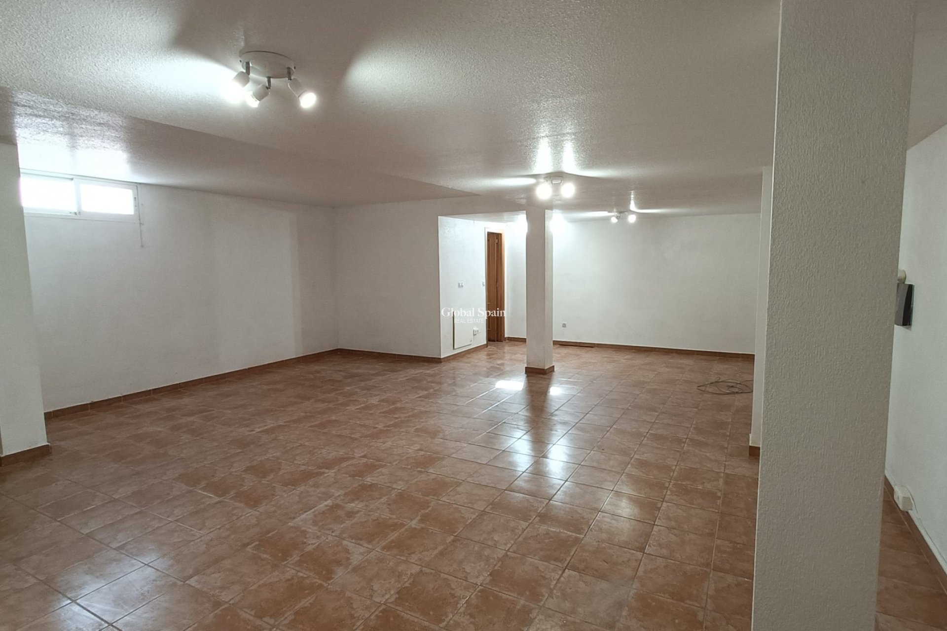 Odsprzedaż - WILLA  -
ORIHUELA COSTA - 