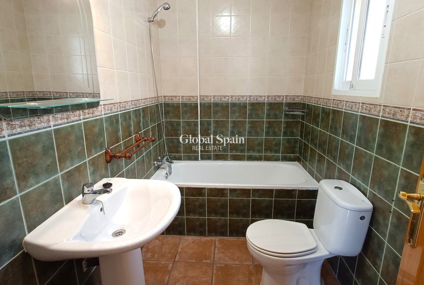 Odsprzedaż - WILLA  -
ORIHUELA COSTA - 