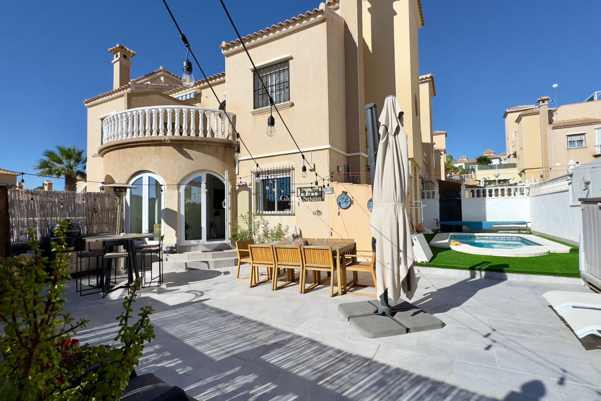 Odsprzedaż - WILLA  -
ORIHUELA COSTA - 