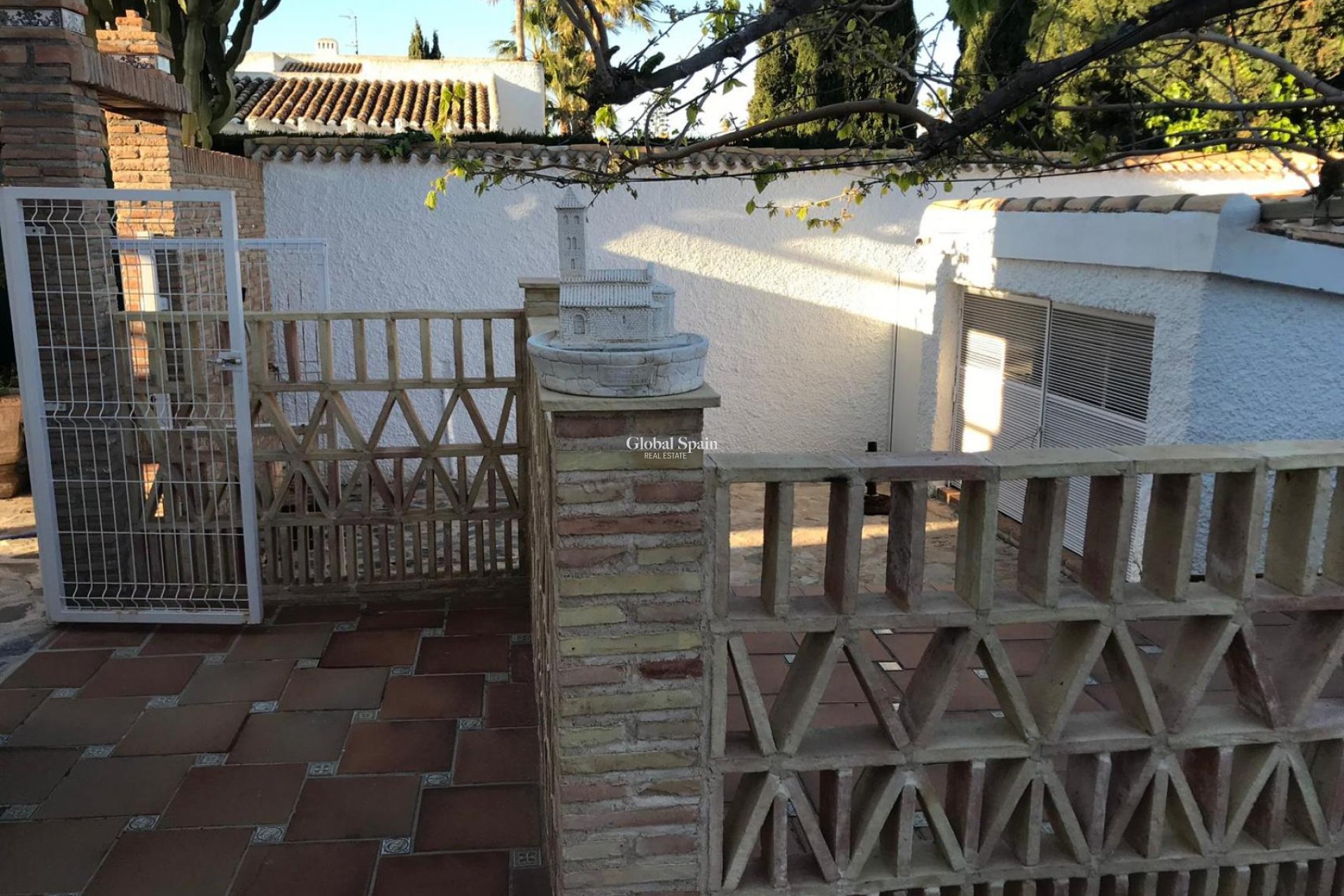 Odsprzedaż - WILLA  -
ORIHUELA COSTA - 