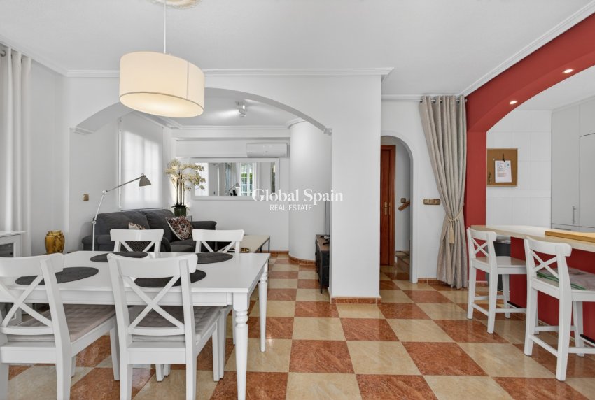 Odsprzedaż - WILLA  -
ORIHUELA COSTA - 