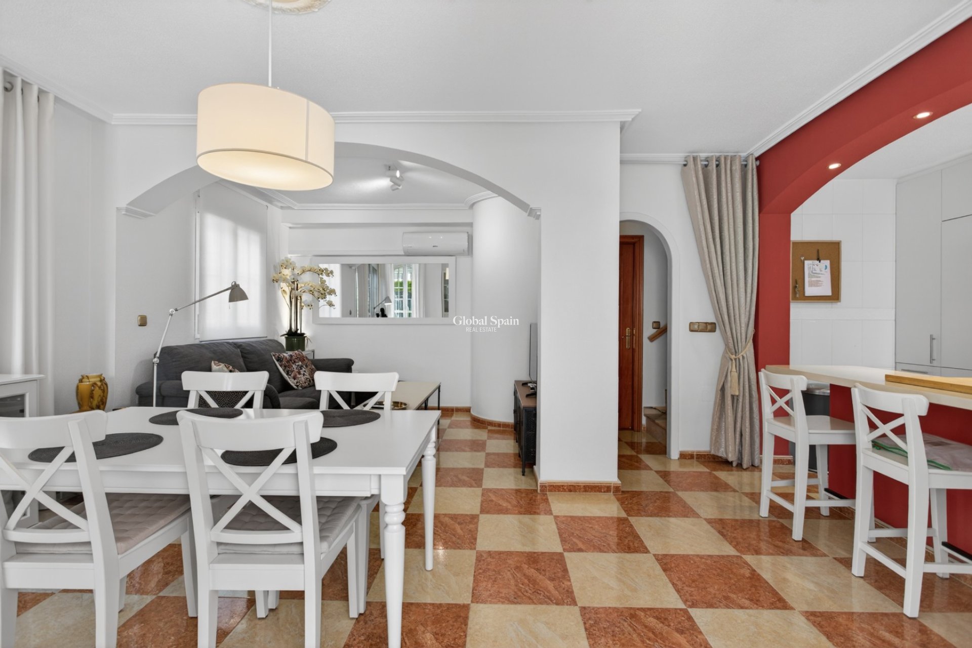 Odsprzedaż - WILLA  -
ORIHUELA COSTA - 
