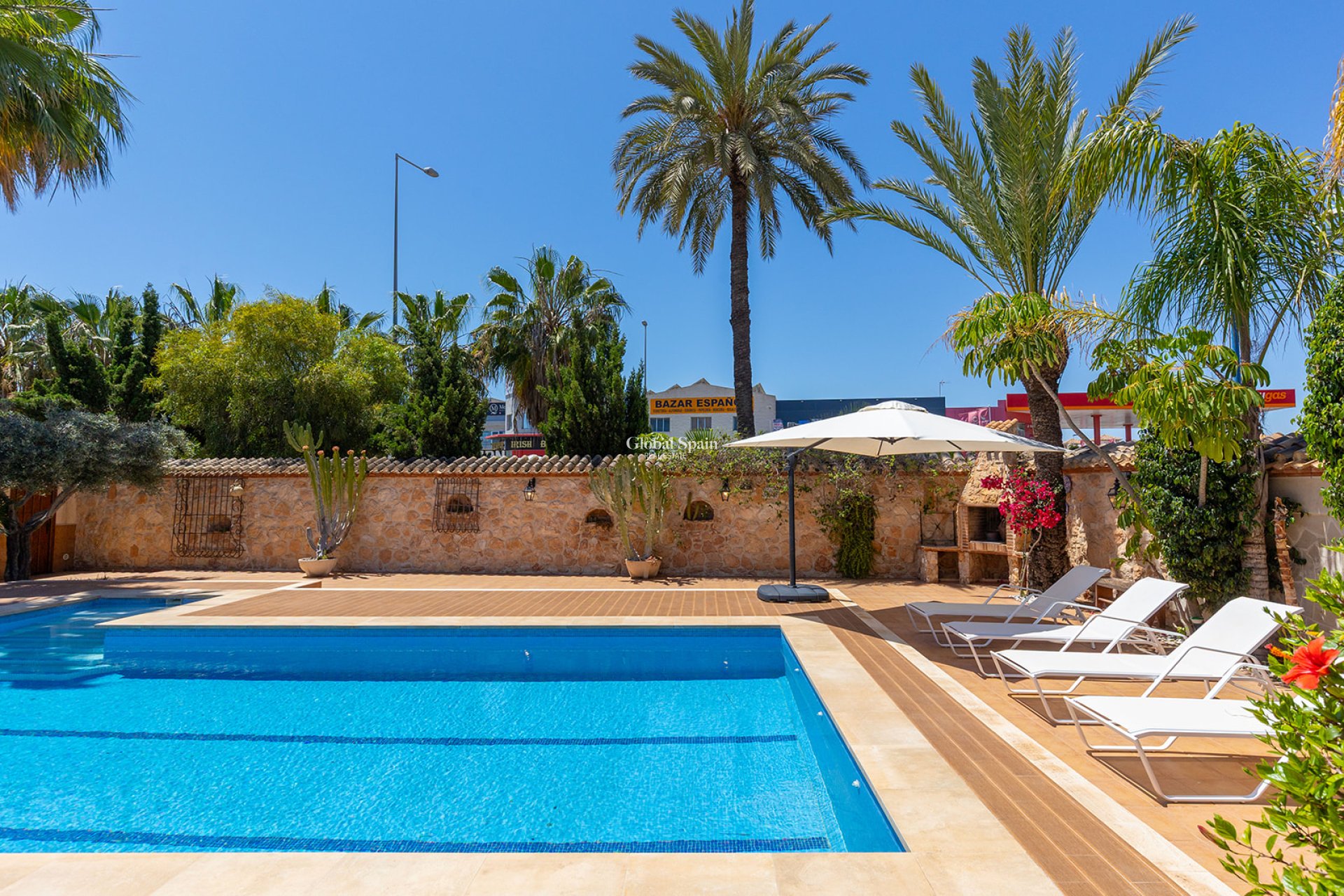 Odsprzedaż - WILLA  -
ORIHUELA COSTA - 