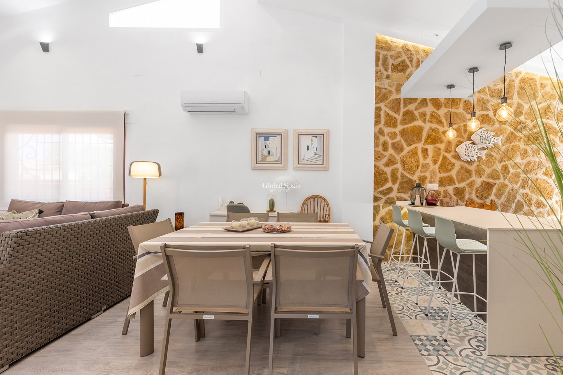 Odsprzedaż - WILLA  -
ORIHUELA COSTA - 