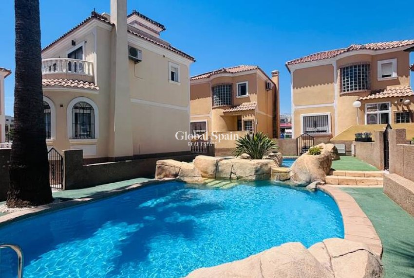 Odsprzedaż - WILLA  -
ORIHUELA COSTA - 