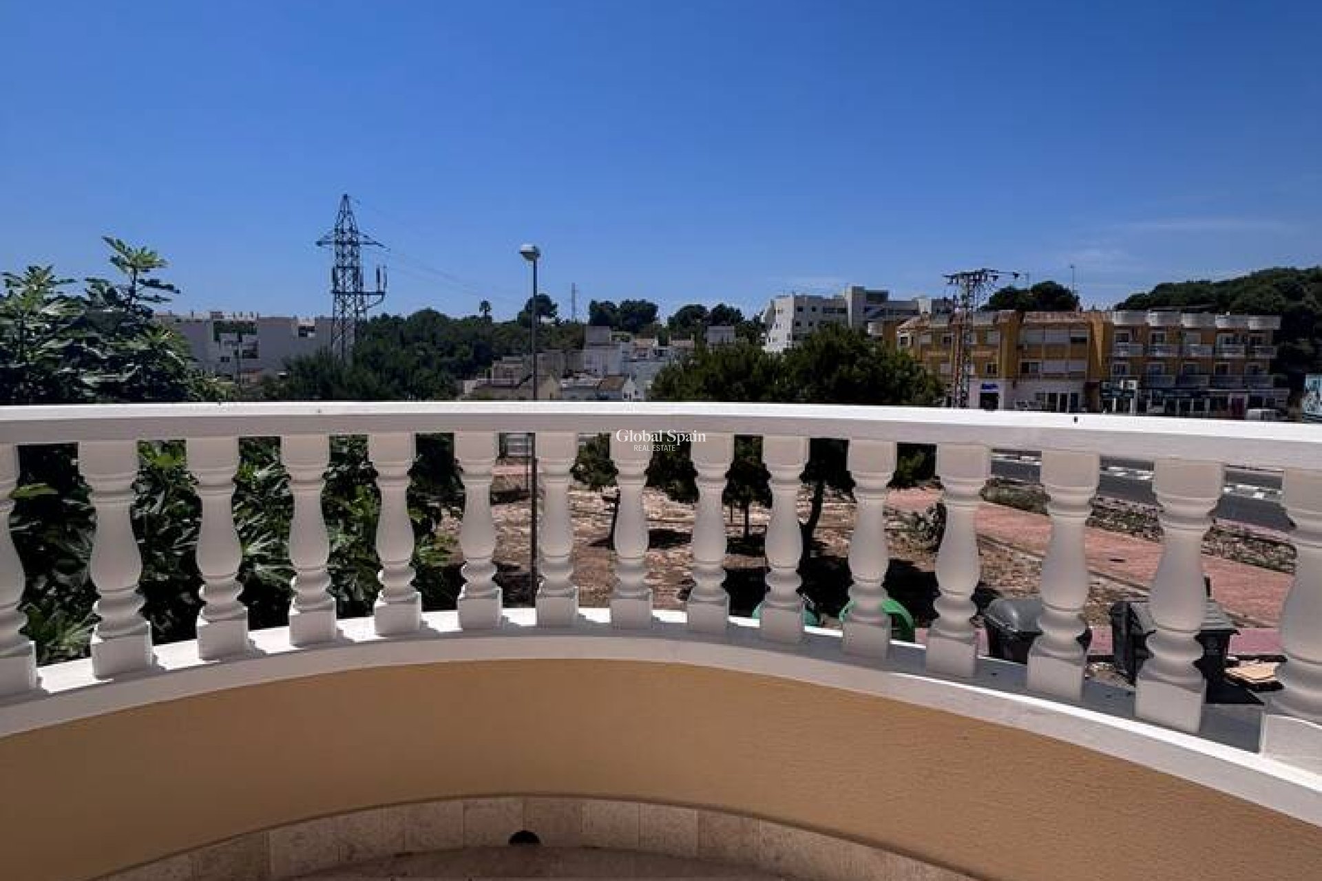 Odsprzedaż - WILLA  -
ORIHUELA COSTA - 