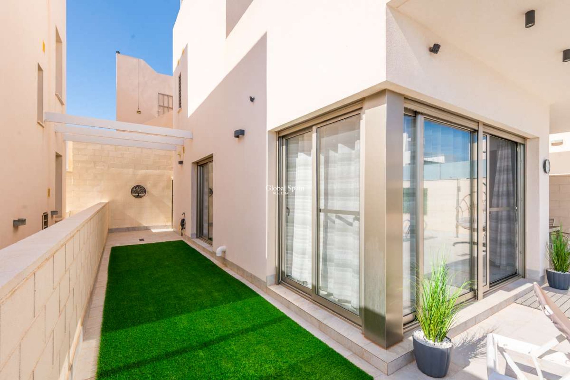 Odsprzedaż - WILLA  -
ORIHUELA COSTA - 