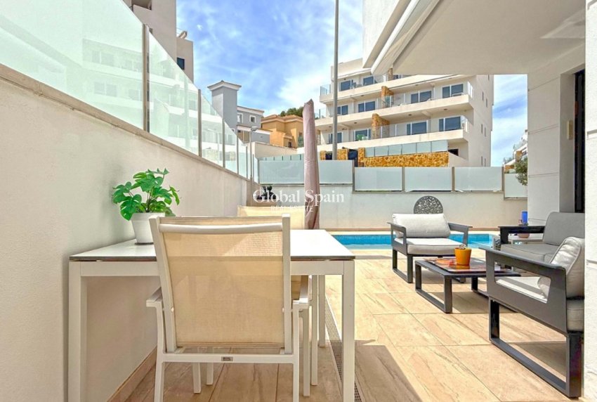 Odsprzedaż - WILLA  -
ORIHUELA COSTA - 