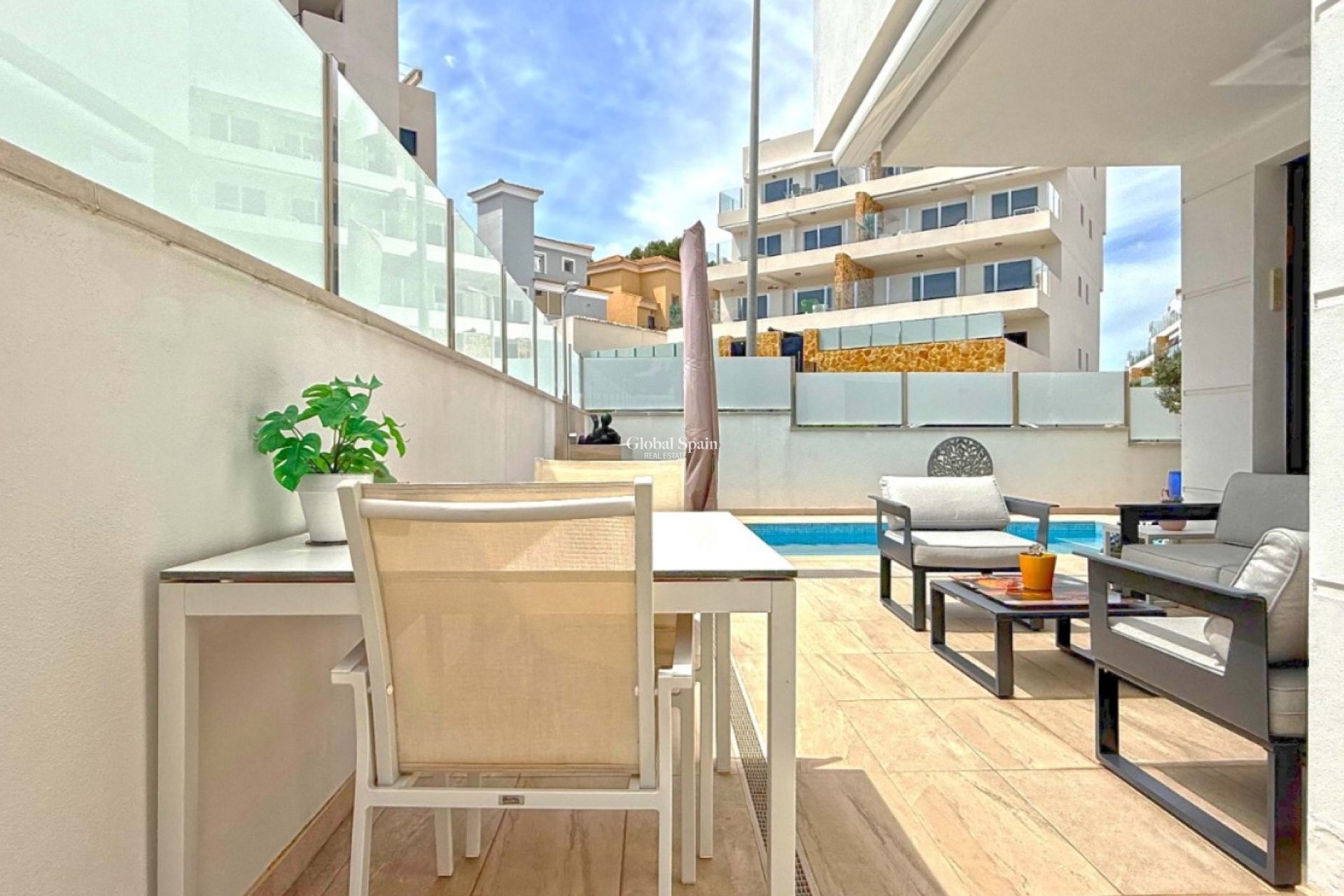 Odsprzedaż - WILLA  -
ORIHUELA COSTA - 