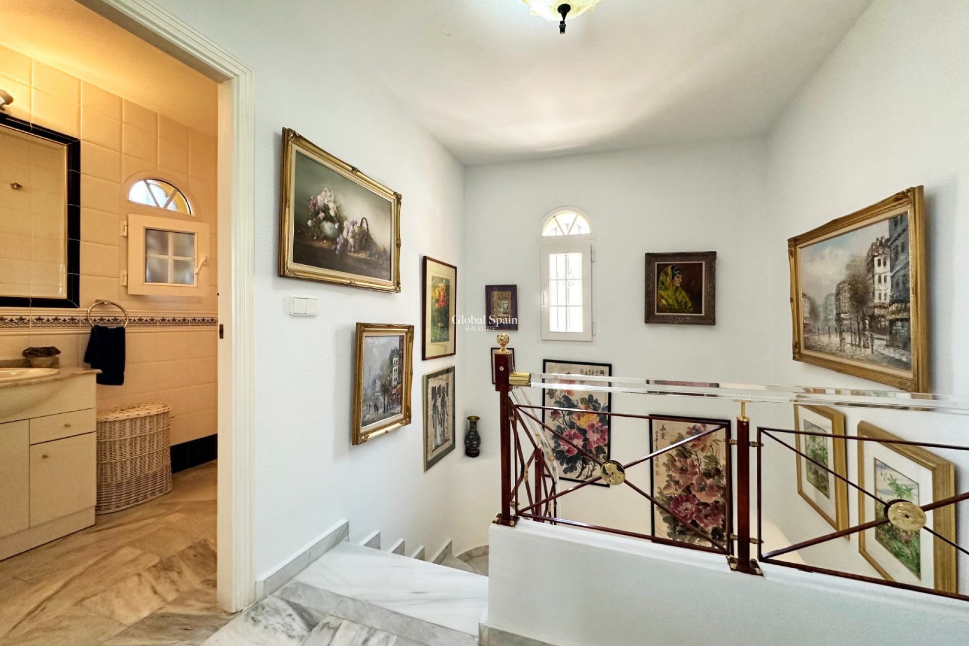 Odsprzedaż - WILLA  -
ORIHUELA COSTA - 