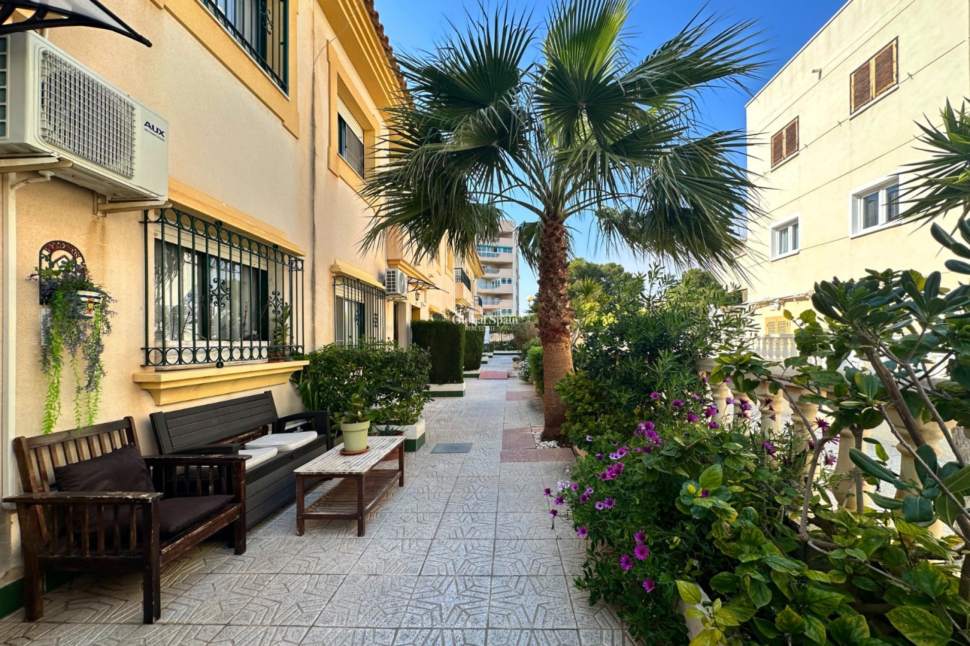 Odsprzedaż - WILLA  -
ORIHUELA COSTA - 