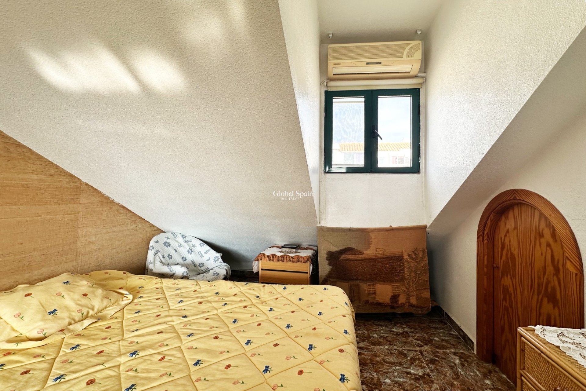 Odsprzedaż - WILLA  -
ORIHUELA COSTA - 