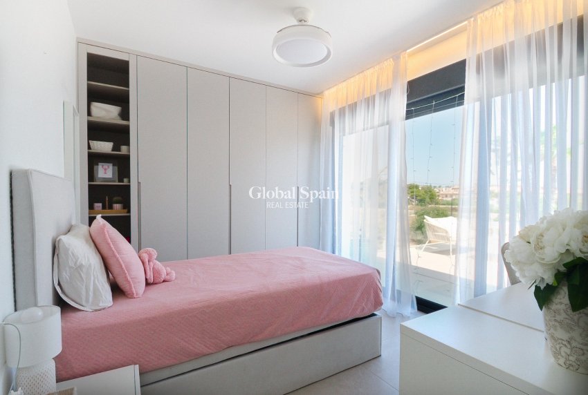 Odsprzedaż - WILLA  -
ORIHUELA COSTA - 