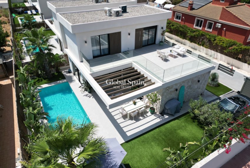 Odsprzedaż - WILLA  -
ORIHUELA COSTA - 