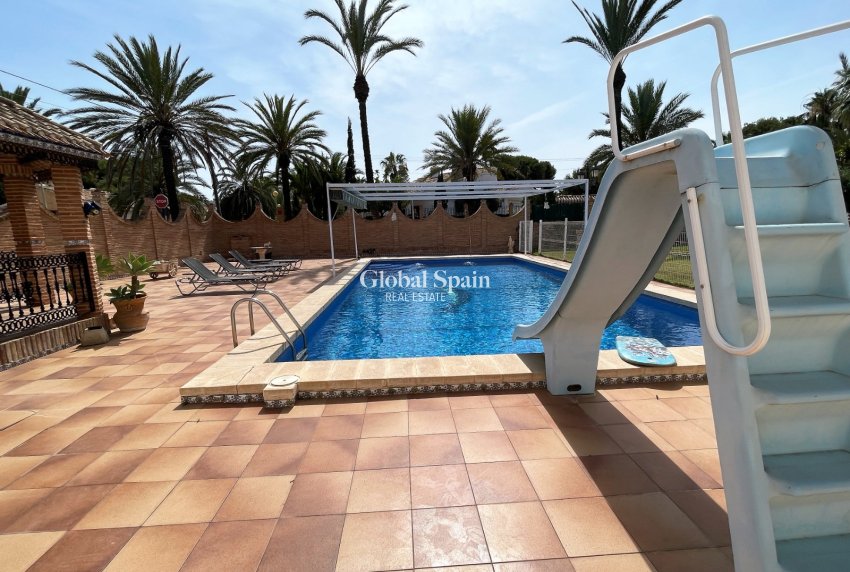 Odsprzedaż - WILLA  -
ORIHUELA COSTA - 
