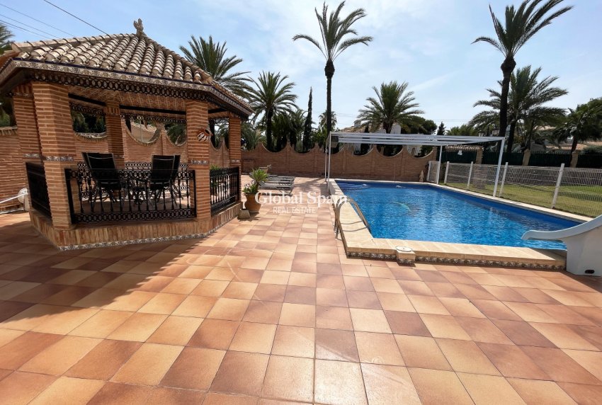 Odsprzedaż - WILLA  -
ORIHUELA COSTA - 