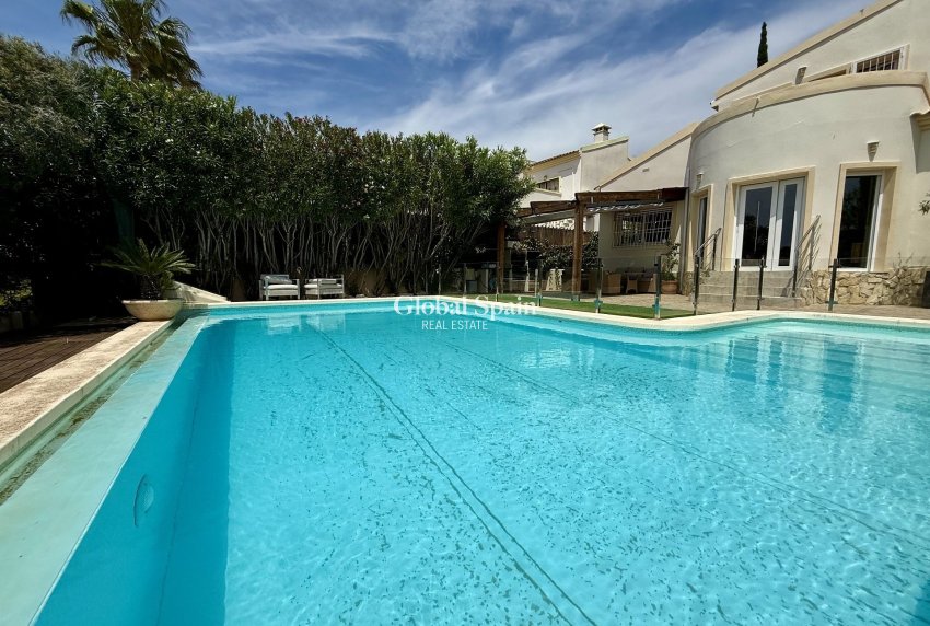 Odsprzedaż - WILLA  -
ORIHUELA COSTA - 