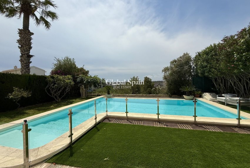 Odsprzedaż - WILLA  -
ORIHUELA COSTA - 