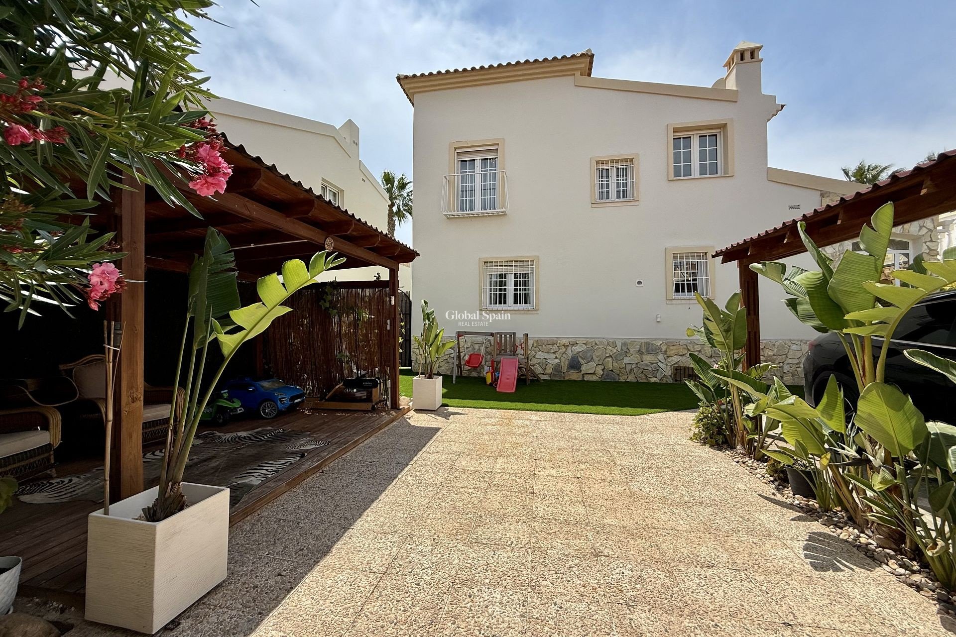 Odsprzedaż - WILLA  -
ORIHUELA COSTA - 