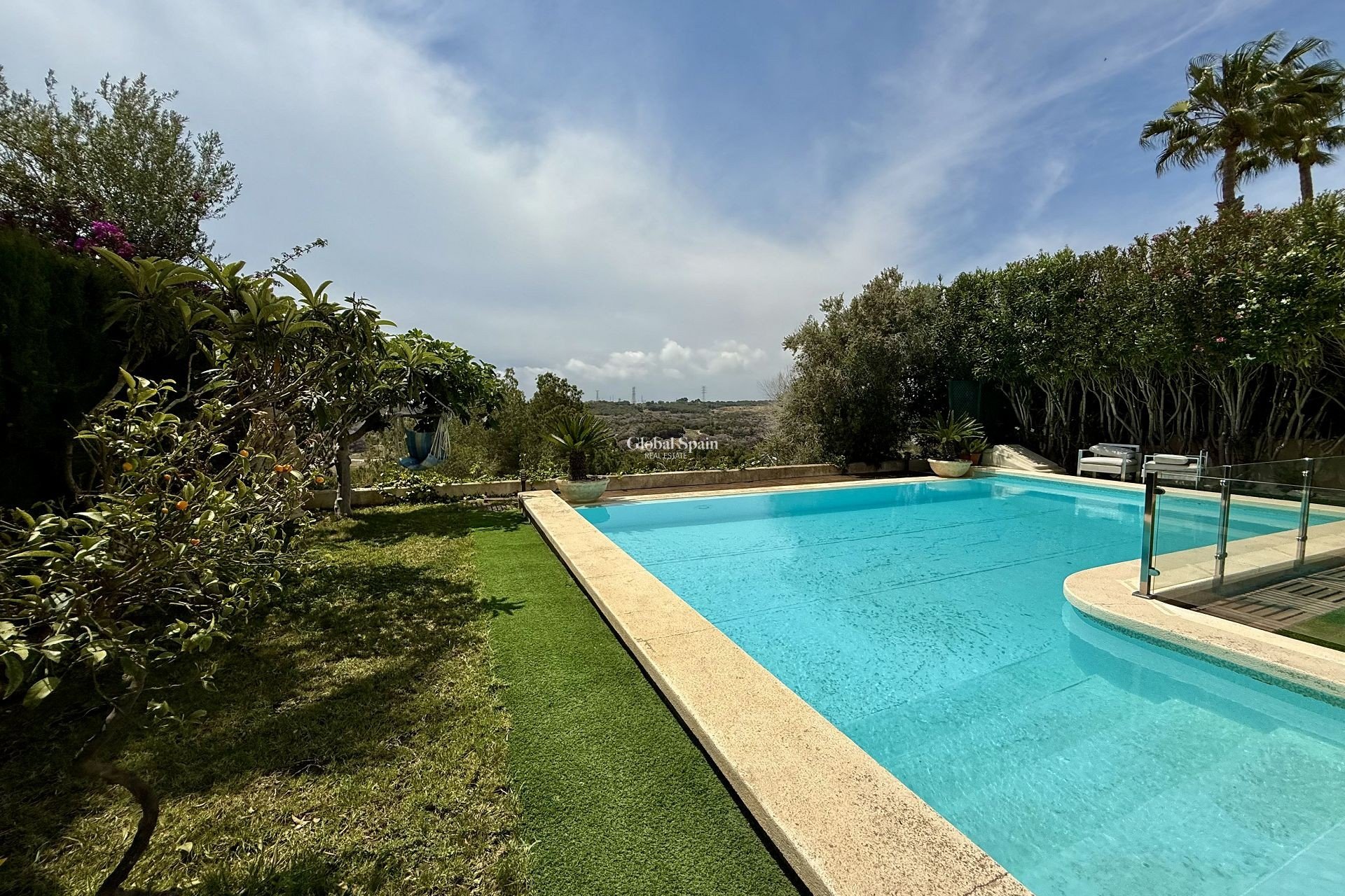 Odsprzedaż - WILLA  -
ORIHUELA COSTA - 
