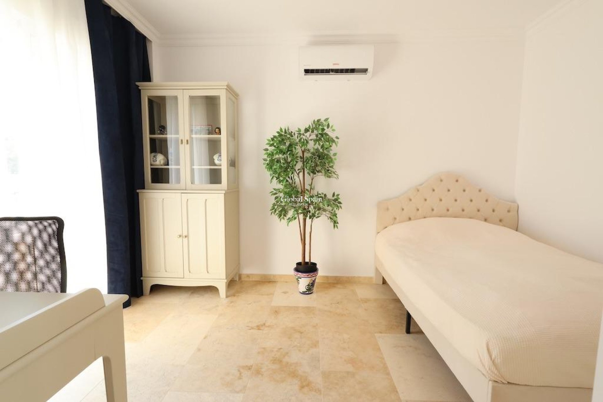Odsprzedaż - WILLA  -
ORIHUELA COSTA - 