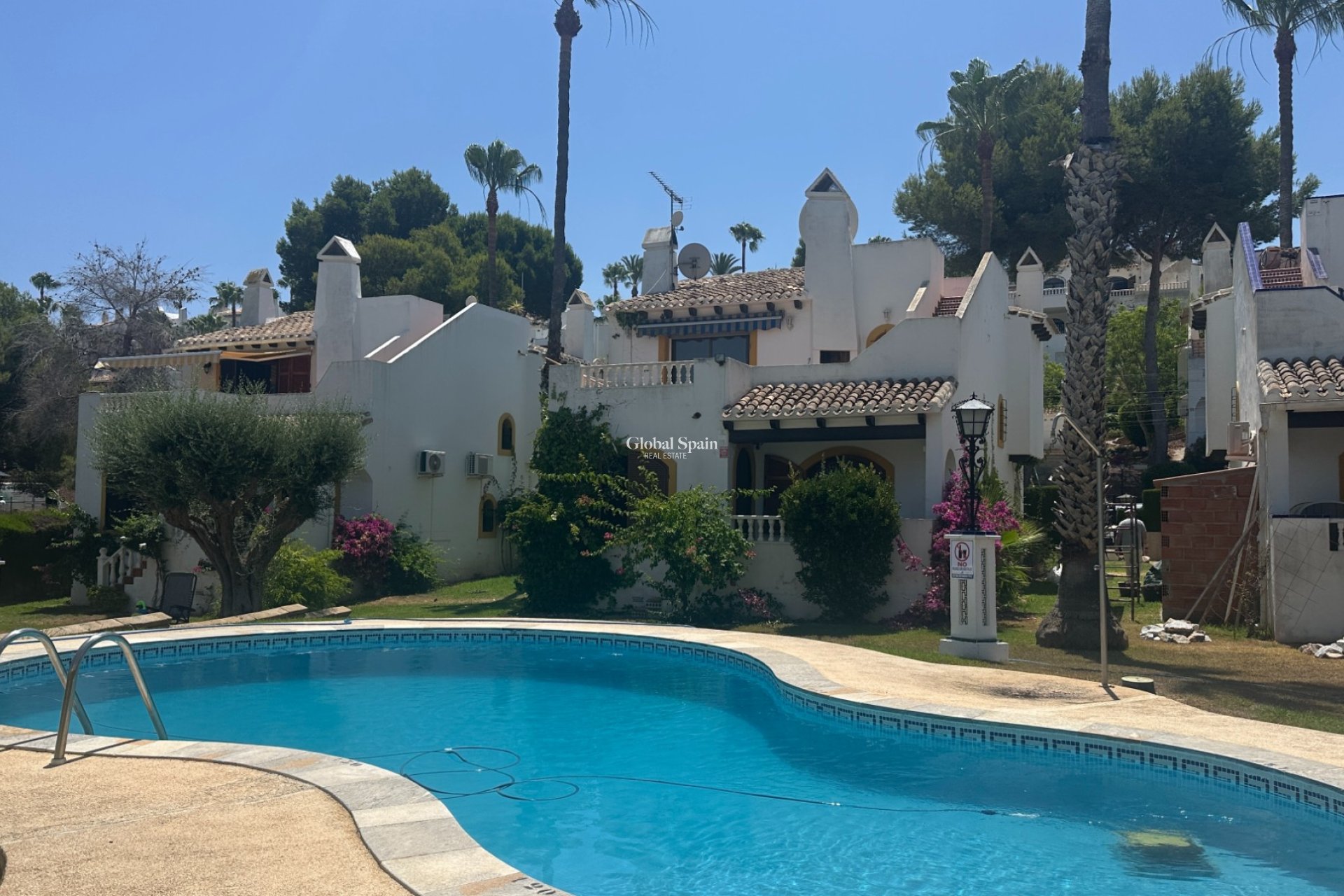 Odsprzedaż - WILLA  -
ORIHUELA COSTA - 
