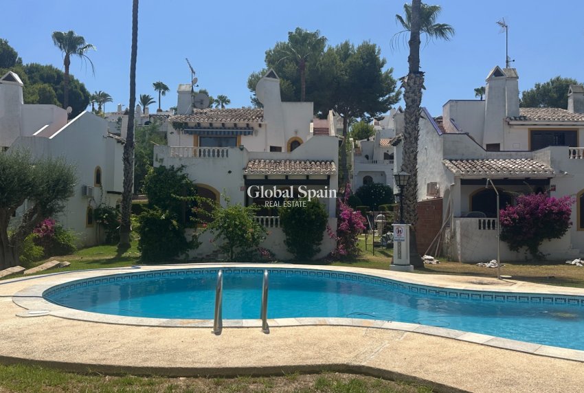Odsprzedaż - WILLA  -
ORIHUELA COSTA - 