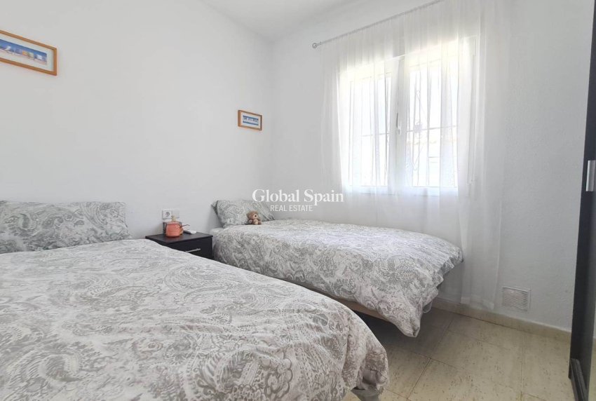 Odsprzedaż - WILLA  -
ORIHUELA COSTA - 