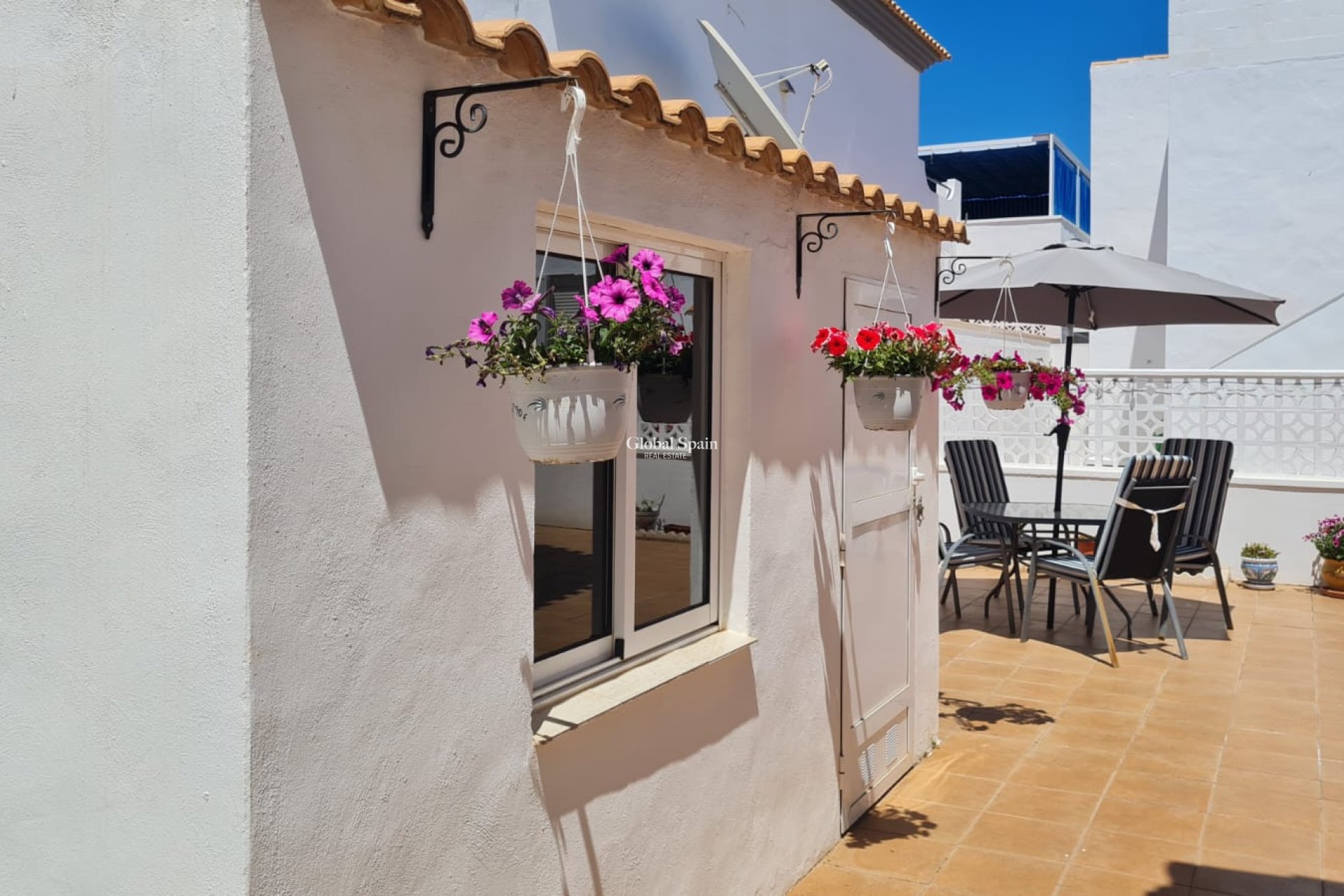 Odsprzedaż - WILLA  -
ORIHUELA COSTA - 