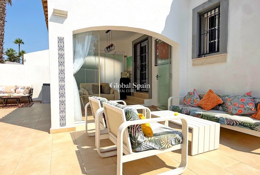 Odsprzedaż - WILLA  -
ORIHUELA COSTA - 