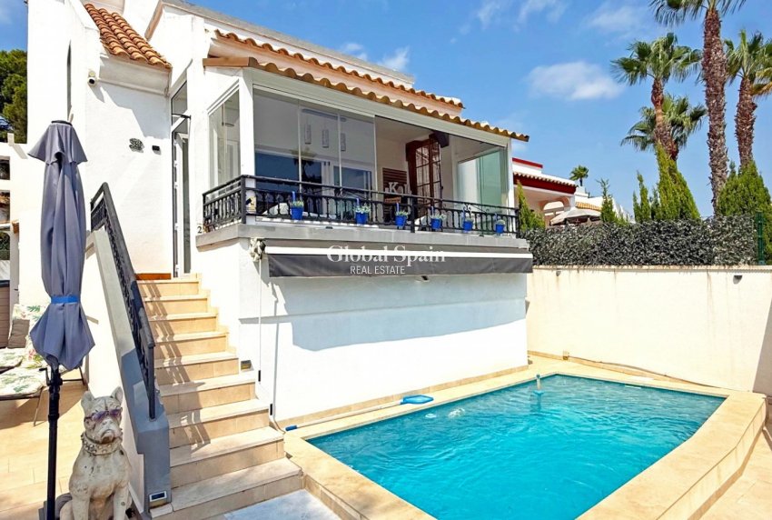 Odsprzedaż - WILLA  -
ORIHUELA COSTA - 