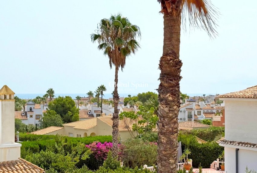 Odsprzedaż - WILLA  -
ORIHUELA COSTA - 