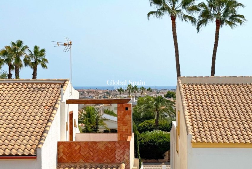 Odsprzedaż - WILLA  -
ORIHUELA COSTA - 