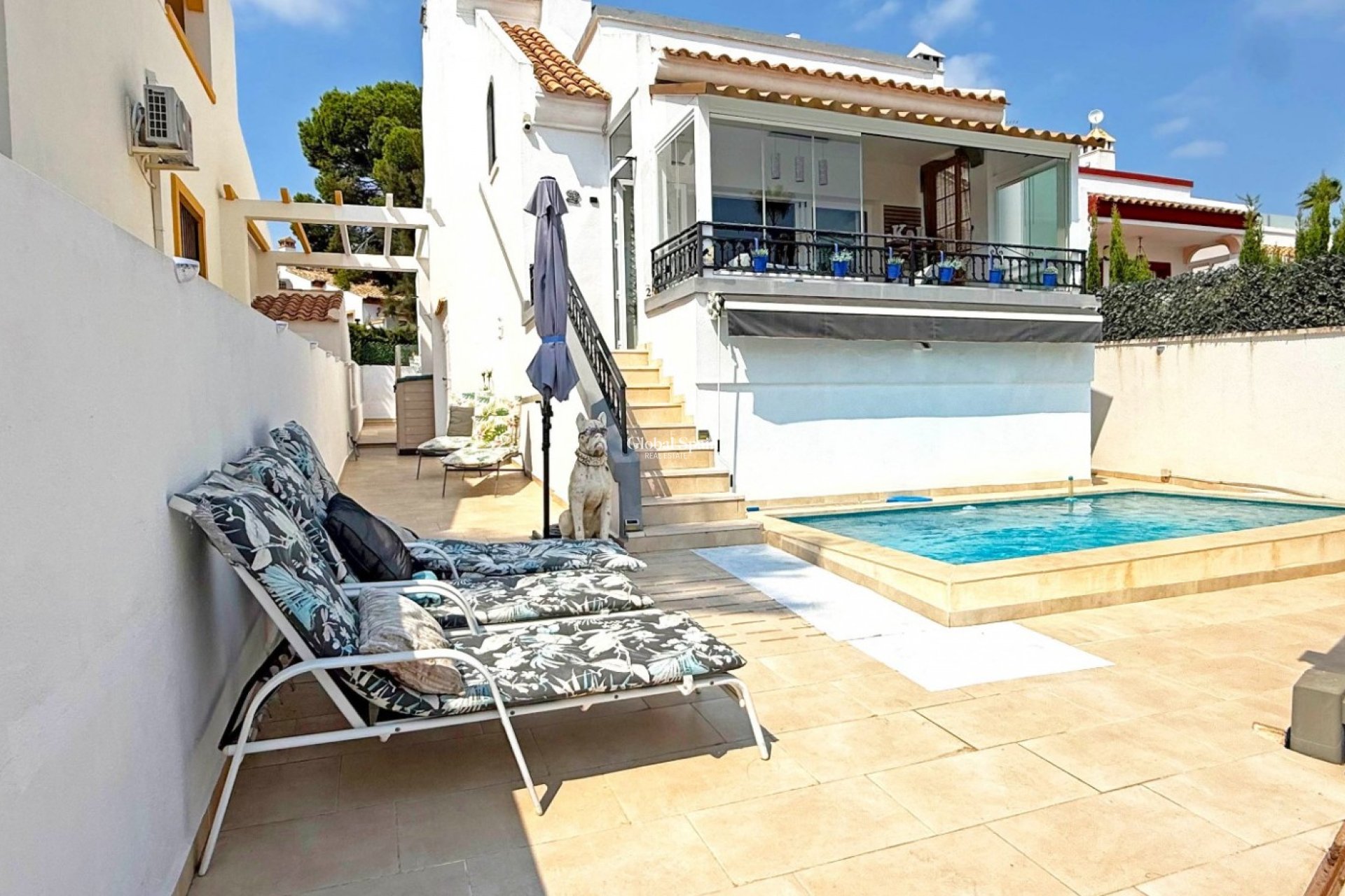 Odsprzedaż - WILLA  -
ORIHUELA COSTA - 