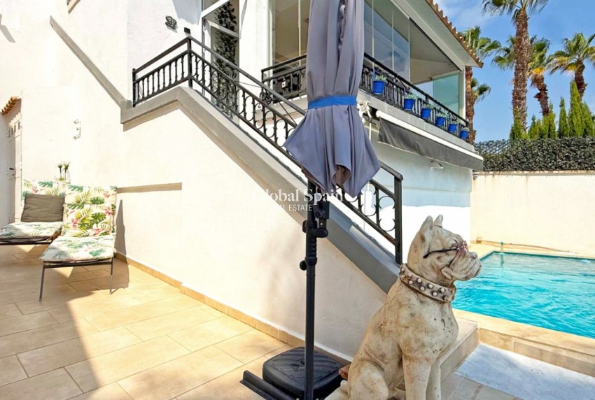 Odsprzedaż - WILLA  -
ORIHUELA COSTA - 