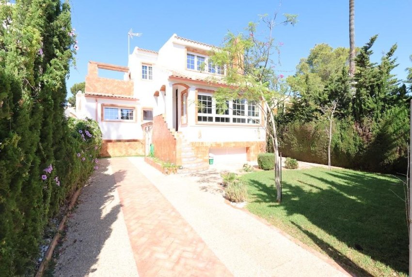 Odsprzedaż - WILLA  -
ORIHUELA COSTA - 