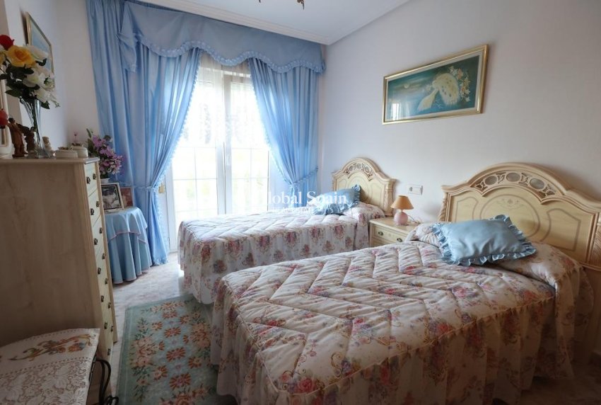 Odsprzedaż - WILLA  -
ORIHUELA COSTA - 