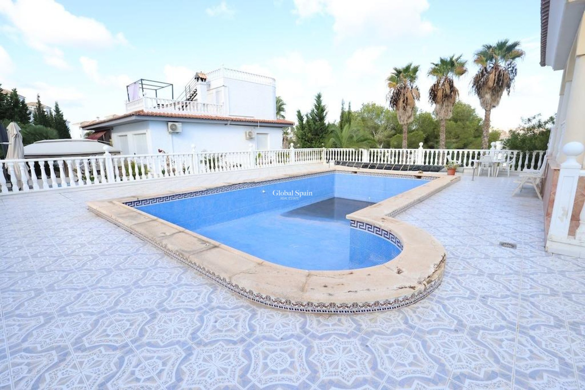 Odsprzedaż - WILLA  -
ORIHUELA COSTA - 