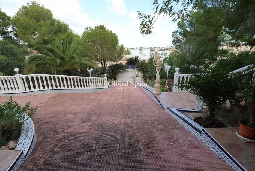 Odsprzedaż - WILLA  -
ORIHUELA COSTA - 