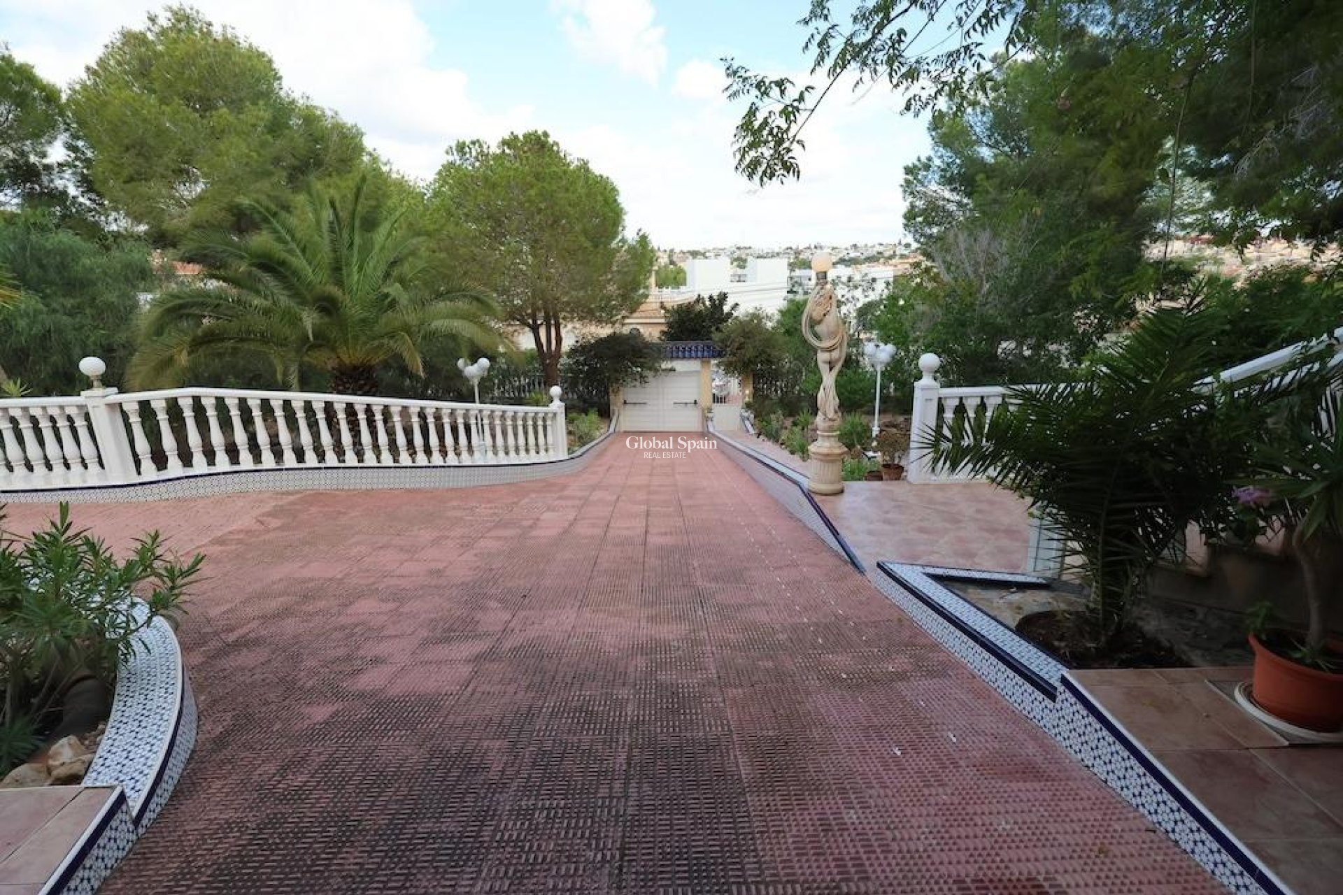 Odsprzedaż - WILLA  -
ORIHUELA COSTA - 